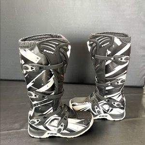 Strikingly Unique Fox Undertow MX Boots Sz 8 Mens or Size 9.5 Women